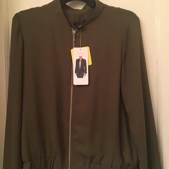 3/$20✨NWT Bomber Jacket - Picture 3 of 6